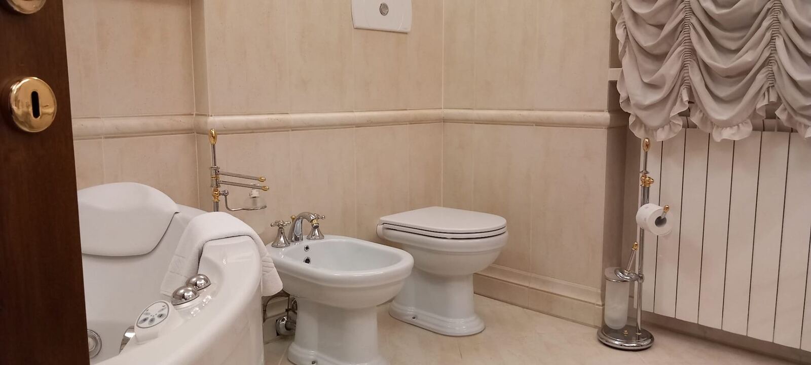 Bagno con vasca idromassaggio