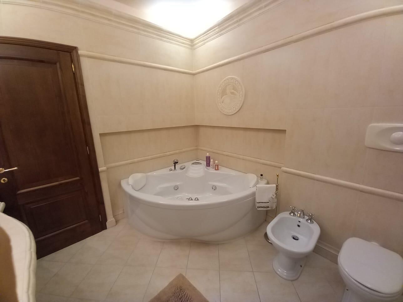 Bagno classico con vasca idromassaggio
