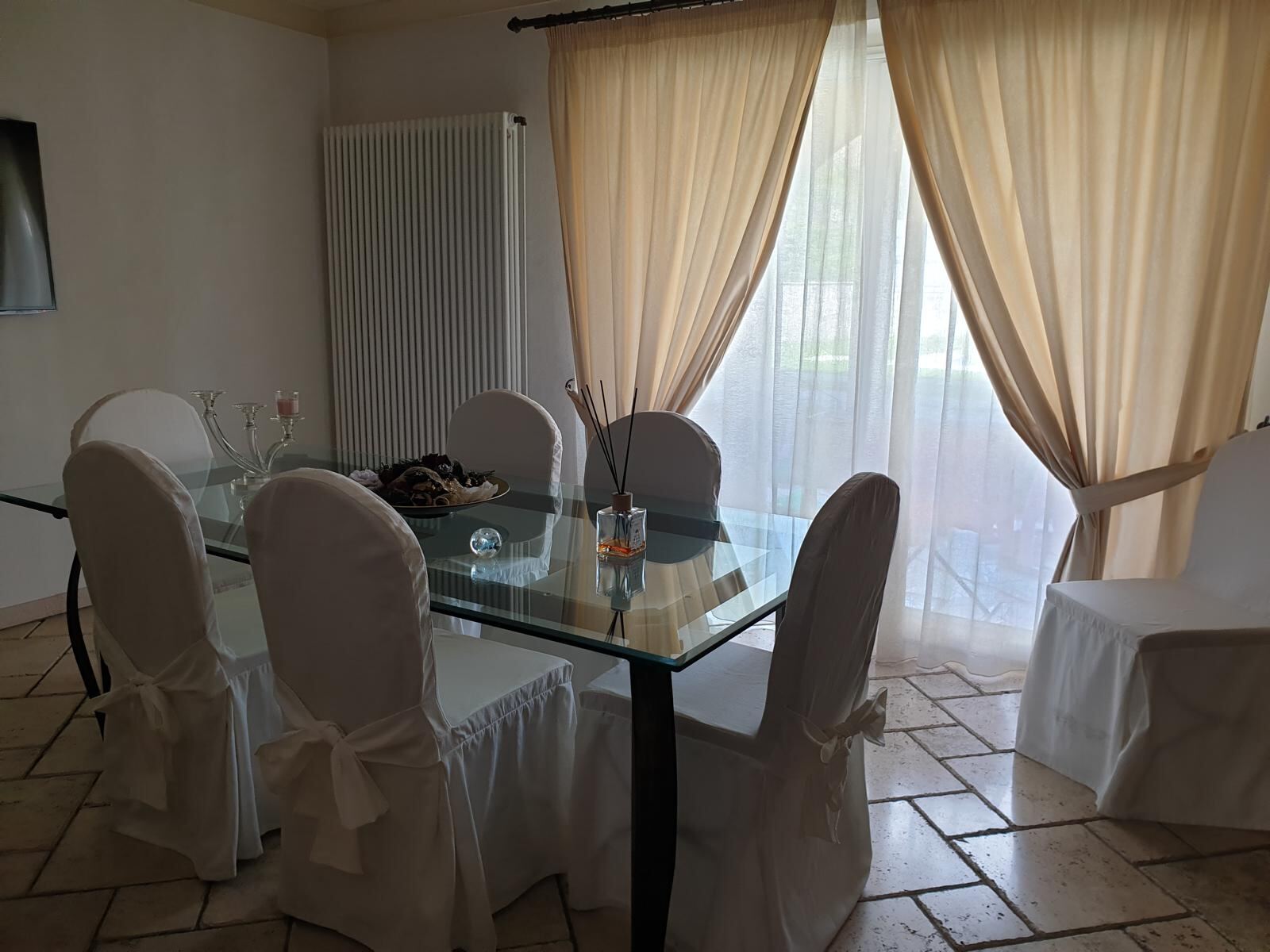 Sala da pranzo luminosa